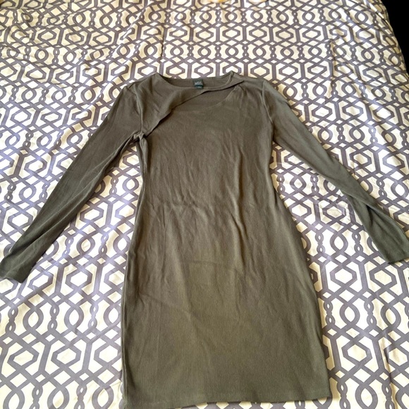 Dress - Picture 1 of 3